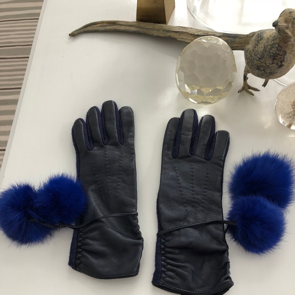 Echo Leather Navy Colorblock Pom Pom Gloves
